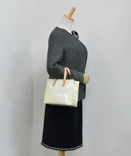 Louis Vuitton Monogram Reade PM Vernis Leather Handbag MI0055