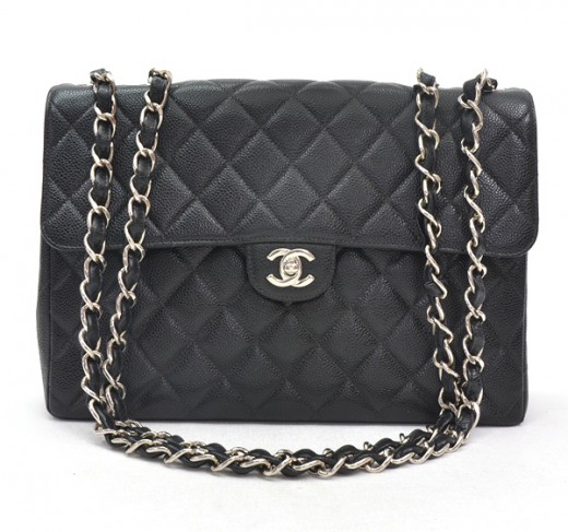 CHANEL Caviar Bowling Silver Chain Shoulder Bag Black Quilted Leather  ref.391491 - Joli Closet