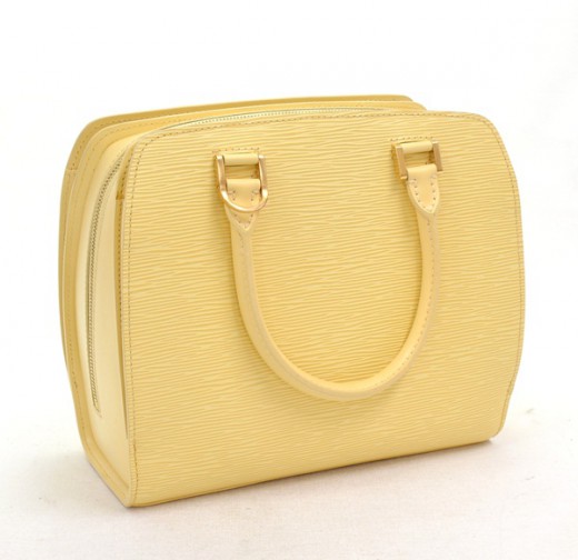 Pont neuf leather handbag Louis Vuitton Yellow in Leather - 30101466