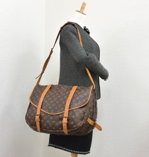 Saumur cloth handbag Louis Vuitton Brown in Cloth - 37062598
