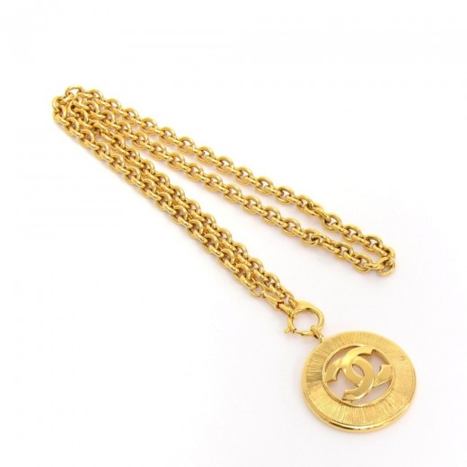 Chanel Vintage Chanel Gold Tone Large Round Pendant Chain Necklace