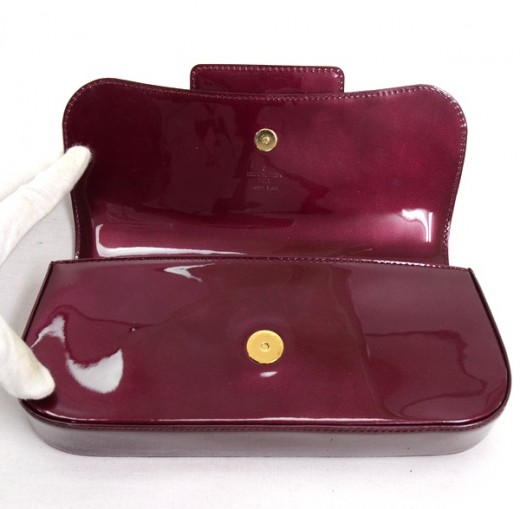 Sobe patent leather clutch bag Louis Vuitton Purple in Patent