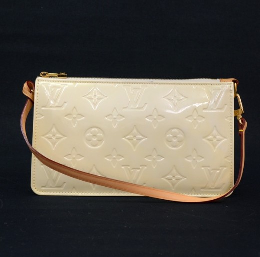 Leather handbag Louis Vuitton White in Leather - 34059056