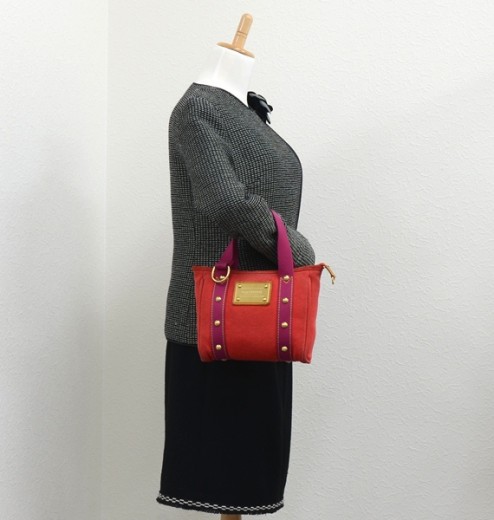 Antigua cloth handbag Louis Vuitton Red in Cloth - 29532695