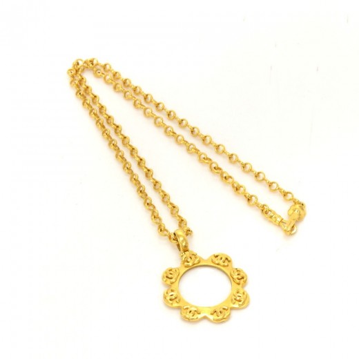 Chanel magnifying glass necklace deals