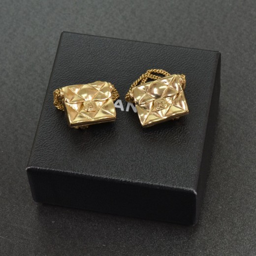 Chanel-Bag-earrings-950x833Cnew –