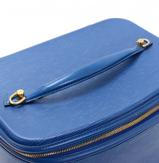 Louis Vuitton Beauty Case Vanity Epi light blue bag Leather ref.805972 -  Joli Closet