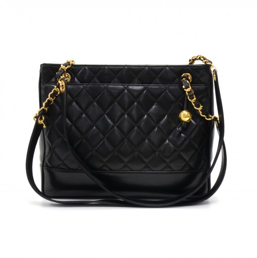CHANEL Black quilted leather bag Timeless Size : 20 c…