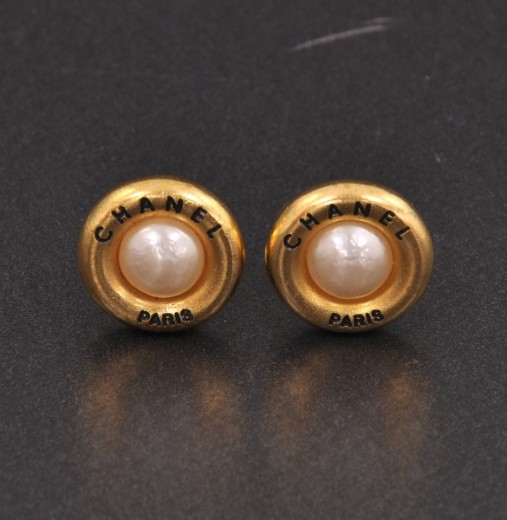 Chanel Vintage Gold Tone Faux Pearl Round Clip On Earrings Chanel