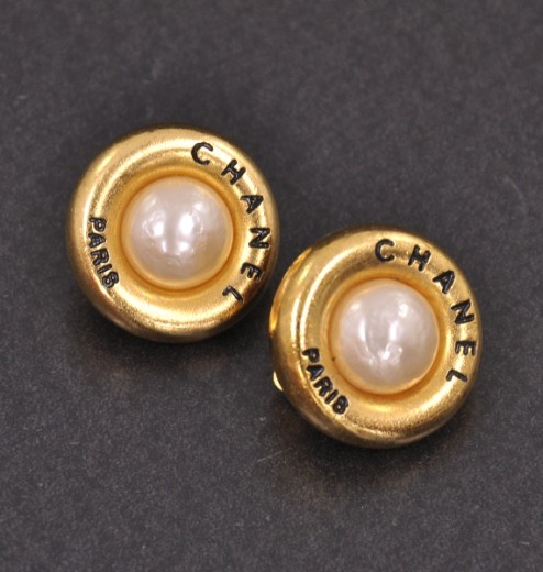 Chanel Vintage Chanel Paris Gold Tone Pearl Round Earrings