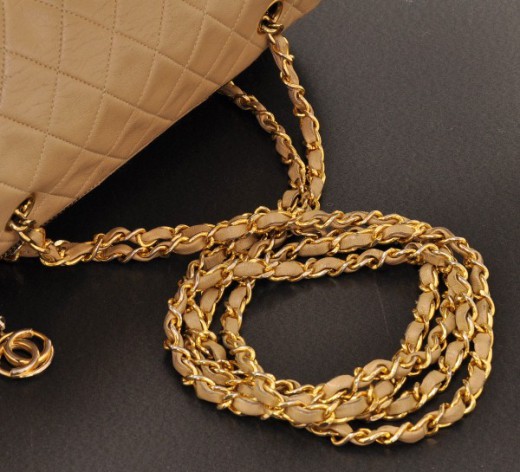 Chanel Chanel Round Beige Quilted Shoulder bag Gold tone Chain CC