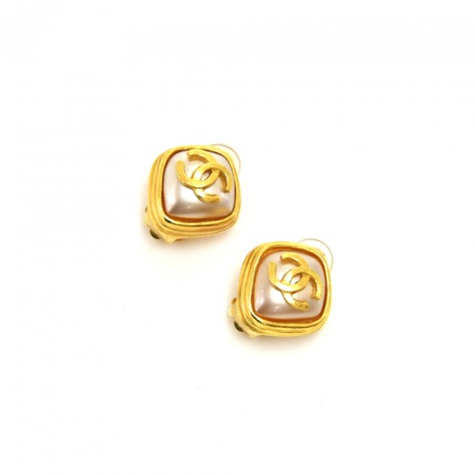 Chanel Vintage Chanel Gold-tone Faux Pearl & CC Logo Diamond Shaped