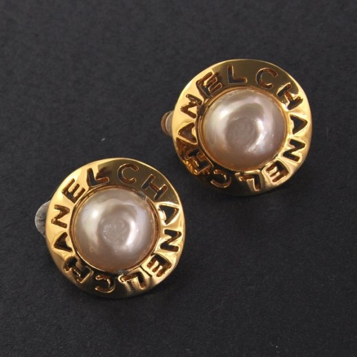 Chanel Earrings Round Pearl / Gold Chain Design CC Clip On