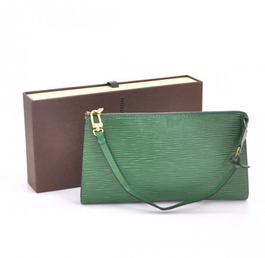 Pochette accessoire cloth handbag Louis Vuitton Green in Cloth - 32604440