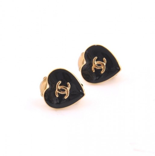 Vintage iconic CCs Chanel heart clip-on earring, made of black ebony sign.  2CC8