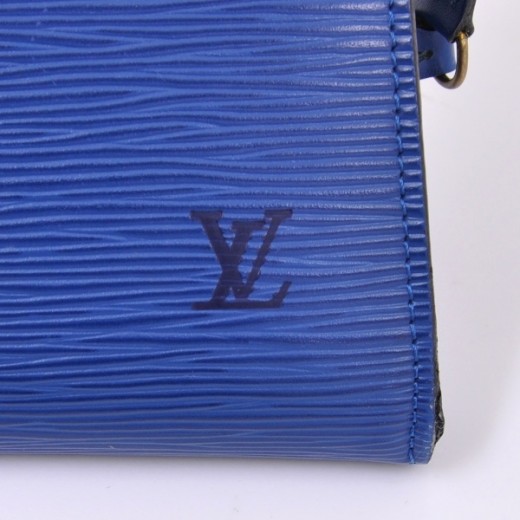LOUIS VUITTON Blue Epi Leather Pochette Purse – ReturnStyle