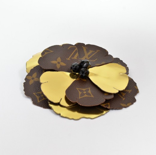 Louis Vuitton Louis Vuitton flower monogram pin brooch V80