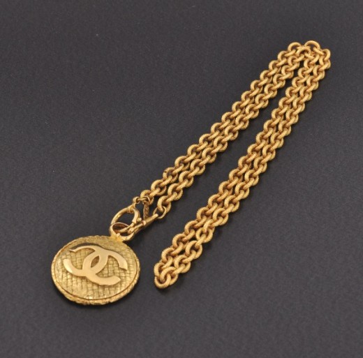 gold chanel charm necklace