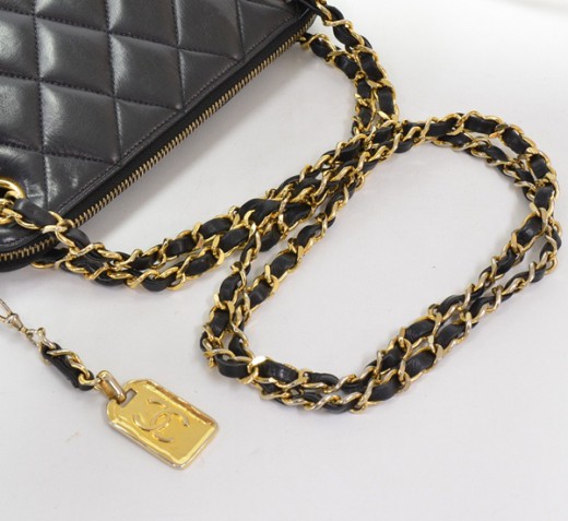 Chanel Chanel Black Quilted leather shoulder gold Chain bag CC X566