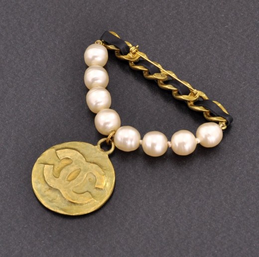 Chanel Chanel Brooch Pin Gold CC Logo x Pearl Brooch
