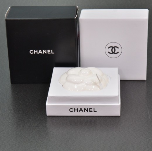 Chanel Chanel White Flower Shaped Paper Weight + Box X867
