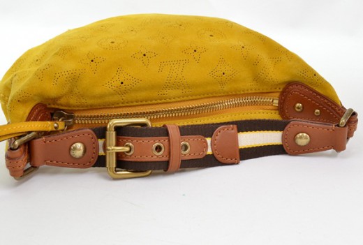 Louis Vuitton M95121 Limited Edition Yellow Onatah Suede Leather  Accessories Pouch (LM0016)