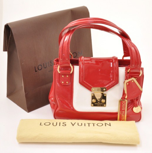 Leather purse Louis Vuitton Red in Leather - 25687485