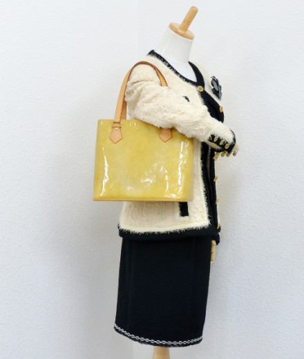 Houston patent leather handbag Louis Vuitton Yellow in Patent leather -  33849470
