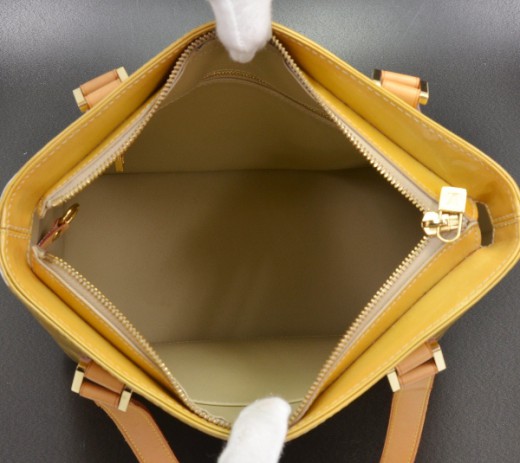 Bréa patent leather handbag Louis Vuitton Beige in Patent leather