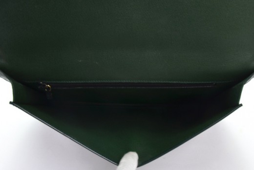 Louis Vuitton Green Taiga Kaluga Clutch Bag Dark green Leather ref.480203 -  Joli Closet