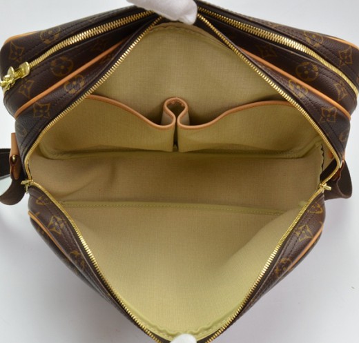 Louis Vuitton LOUIS VUITTON Monogram Reporter GM Shoulder Bag V148