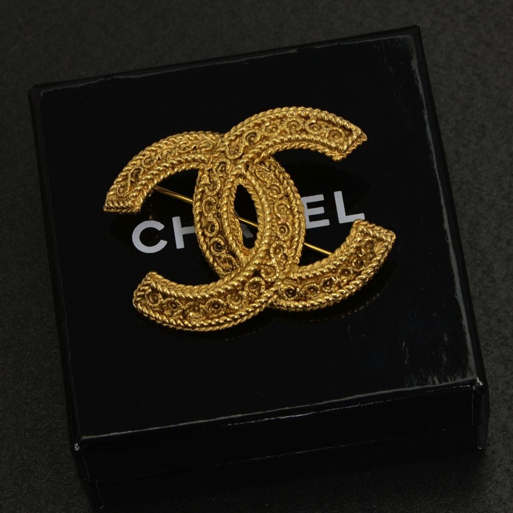chanel pins and brooch cc logo silver