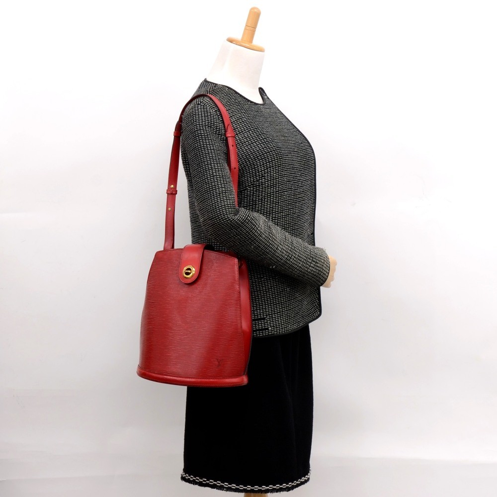 LOUIS VUITTON Epi Cluny Shoulder Bag Castilian red LV Auth 32378 Leather  ref.695561 - Joli Closet