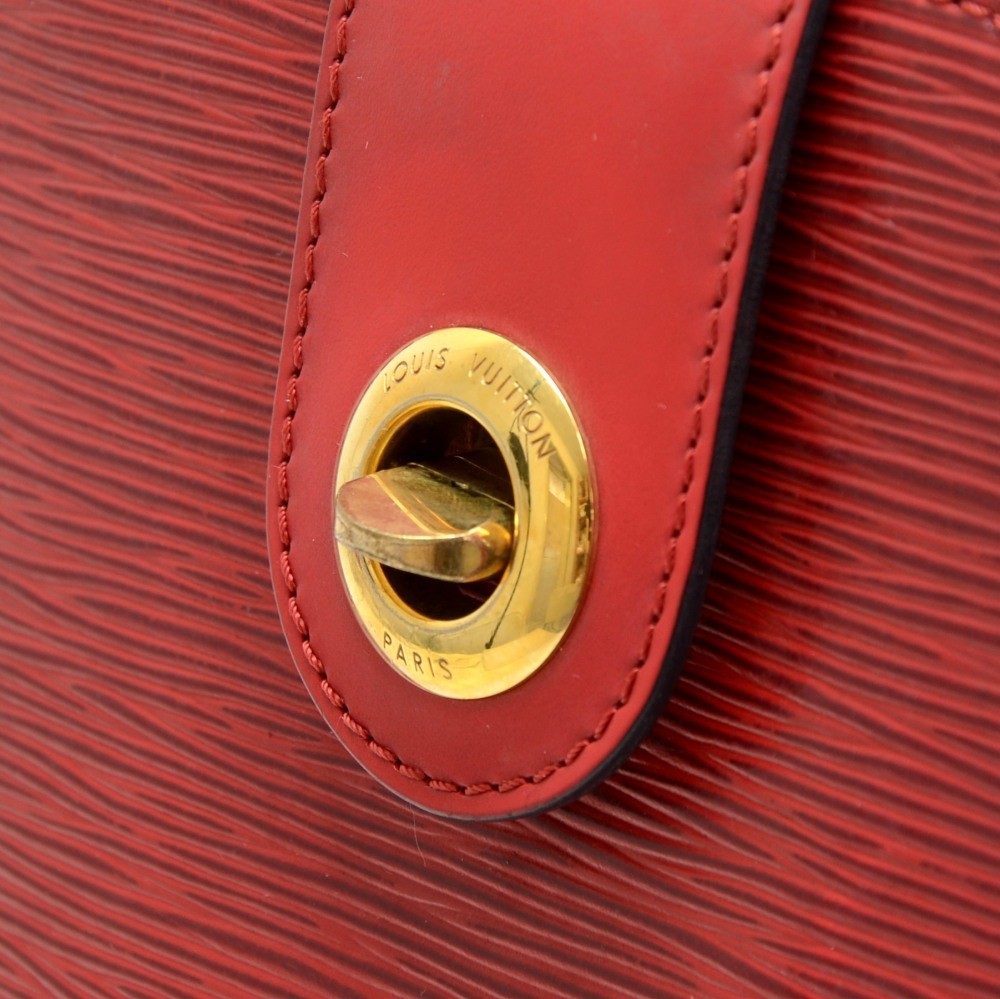 LOUIS VUITTON Epi Cluny Shoulder Bag Castilian red LV Auth 32378 Leather  ref.695561 - Joli Closet