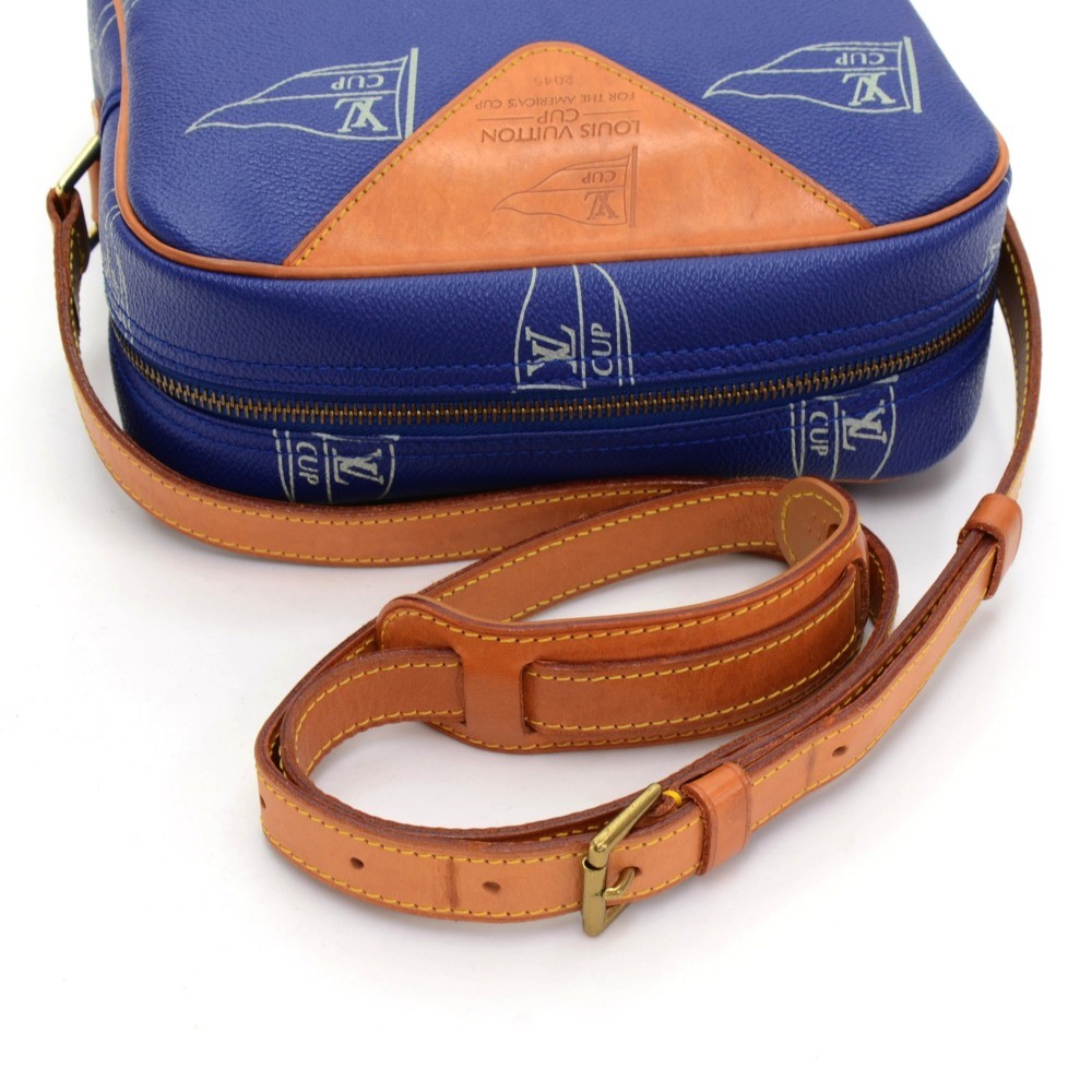 Cross Body Bags Louis Vuitton 1991 LV Cup Blue Monogram Sail Sac Cowes Messenger Bag 826lv89