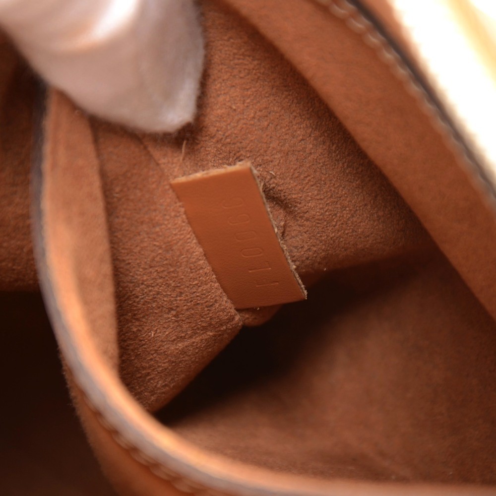 Lot - LOUIS VUITTON Sac à main Alma en cuir épi marron Alma handbag in  brown epi leather Hardware in gilt metalDouble handle in brown epi