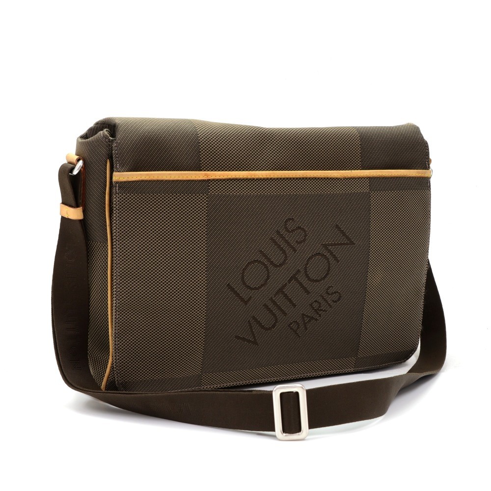 Louis Vuitton Terre Damier Geant Canvas Loup Messenger Bag