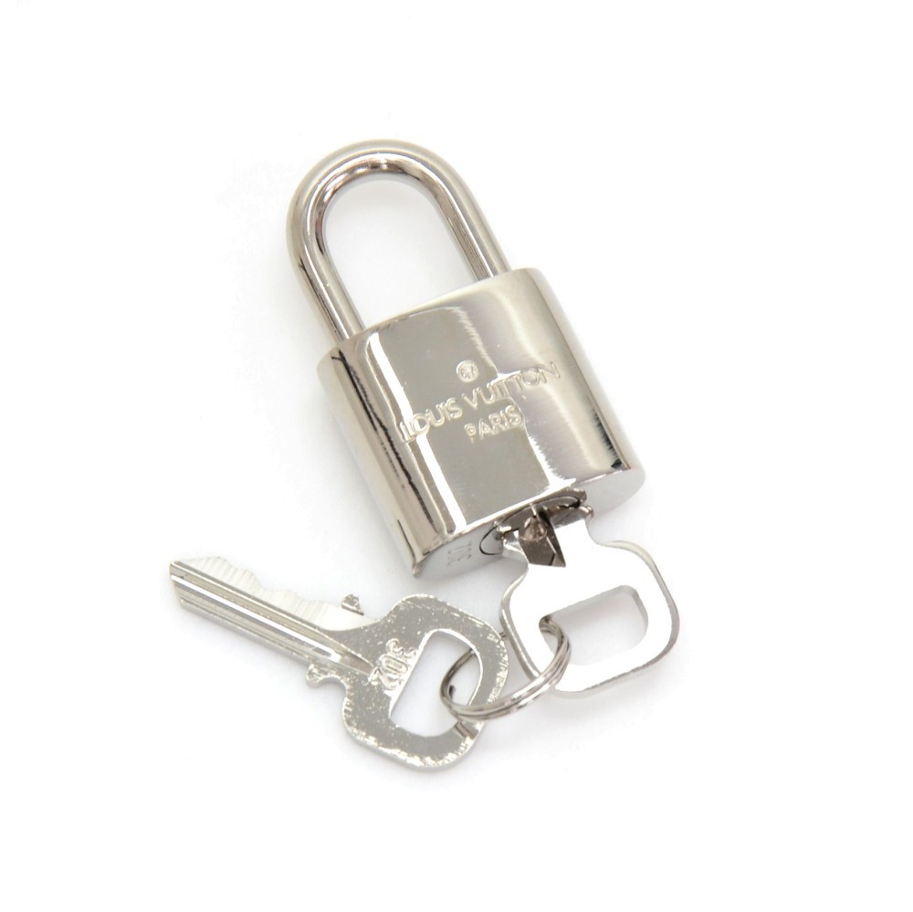 Louis Vuitton padlock 449 silver Silvery Steel ref.323327 - Joli Closet