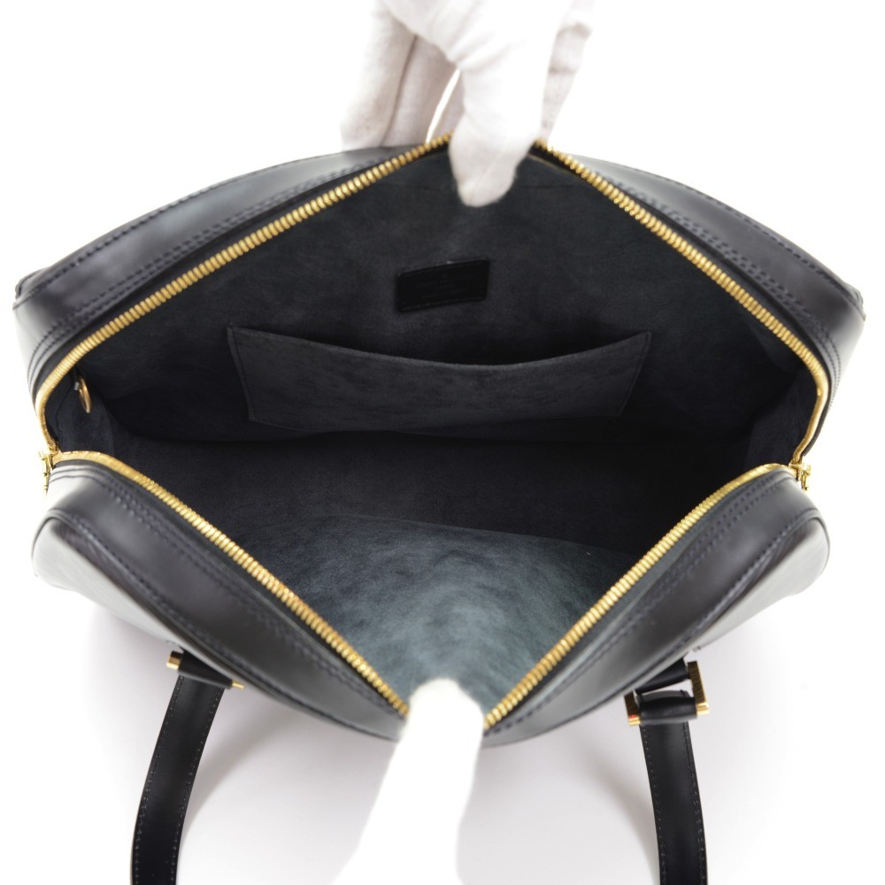 Louis Vuitton Black Epi Leather Noir Lussac Zip Shoulder Bag ref.414478 -  Joli Closet