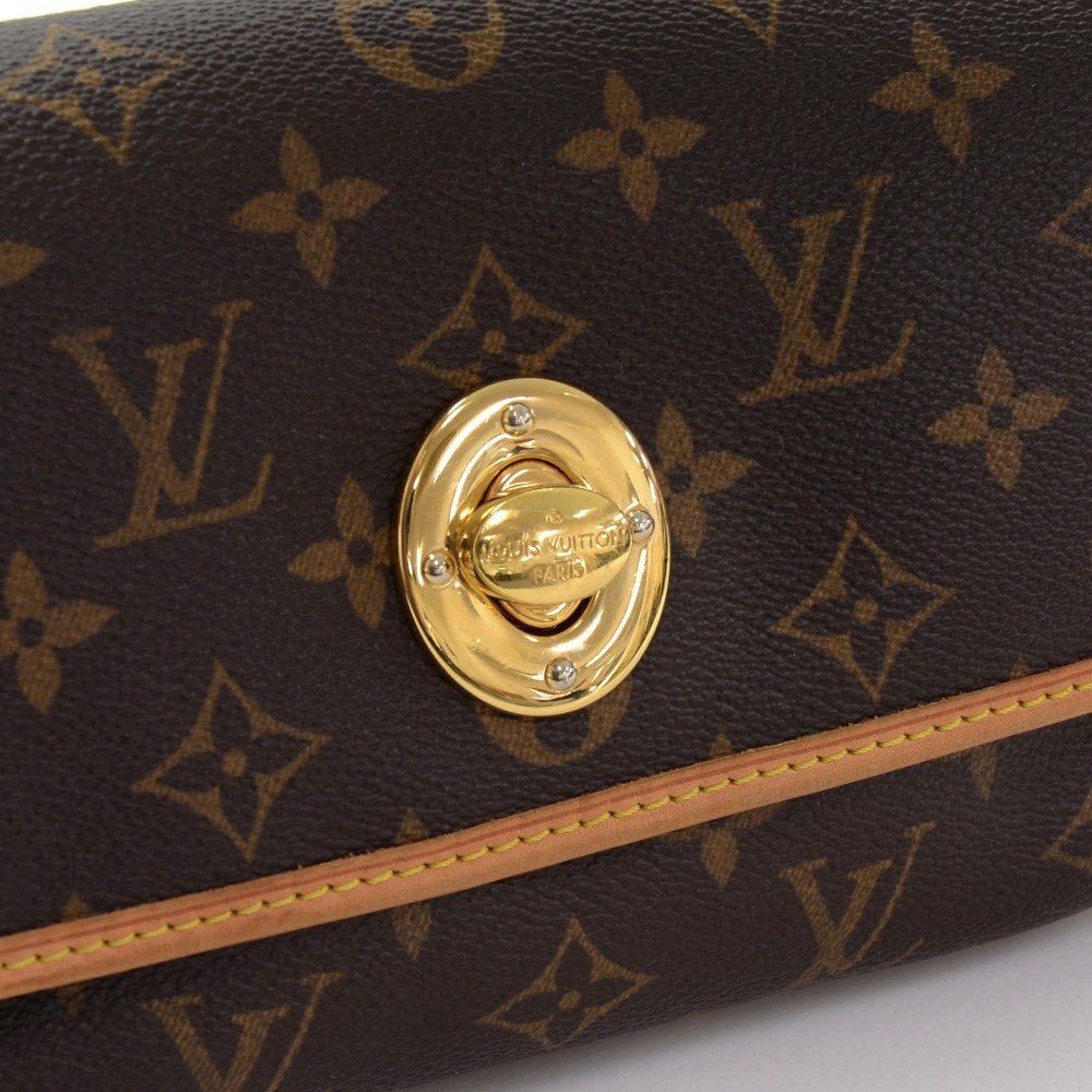 Sold at Auction: Louis Vuitton-Tikal PM Handtasche.