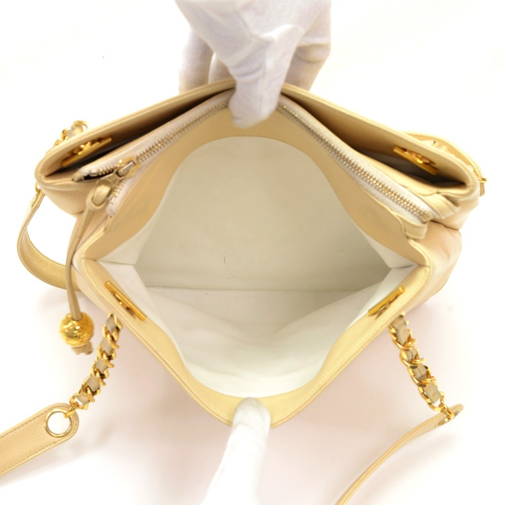 Chanel Vintage Caviar Leather Medallion Tote Bag Light Beige – Timeless  Vintage Company