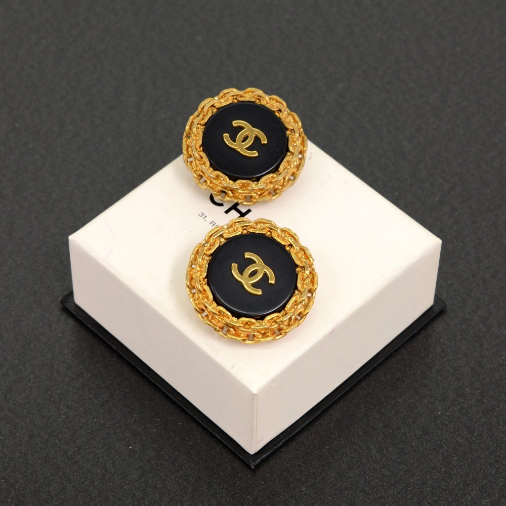 Vintage Chanel Coco Chanel Round Earrings Clip-On – Timeless