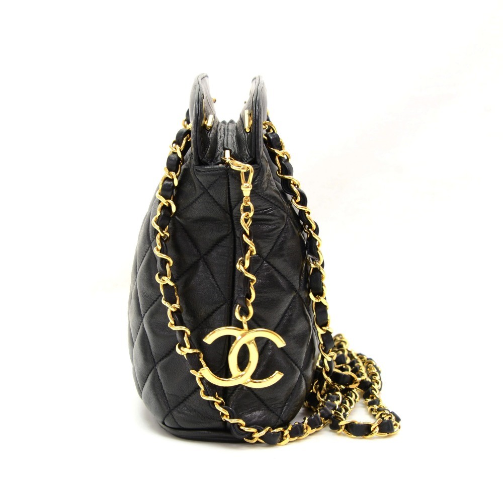 Chanel timeless medium shoulder bag in black leather100982 Lambskin  ref.855358 - Joli Closet