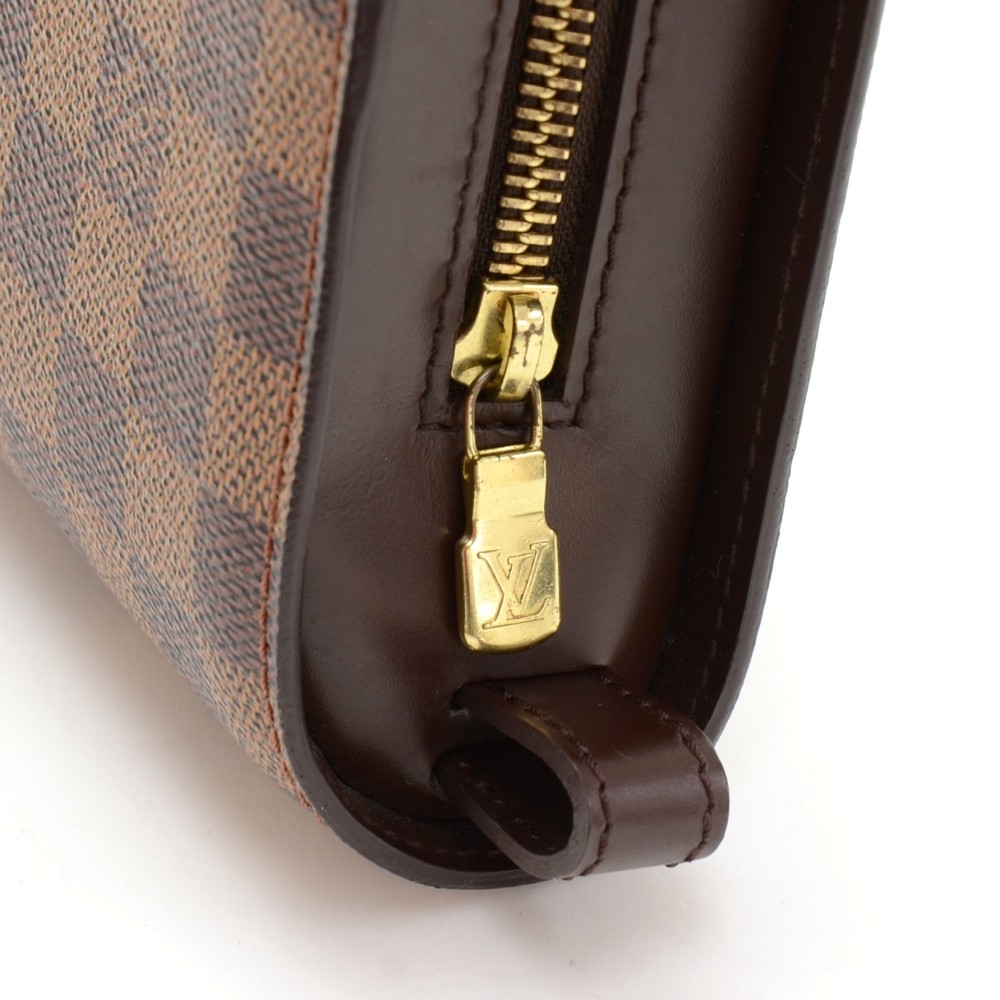 Louis Vuitton Neverfull Pochette Zippered Clutch - Damier Ebene Canvas –  Sis D'Luxe