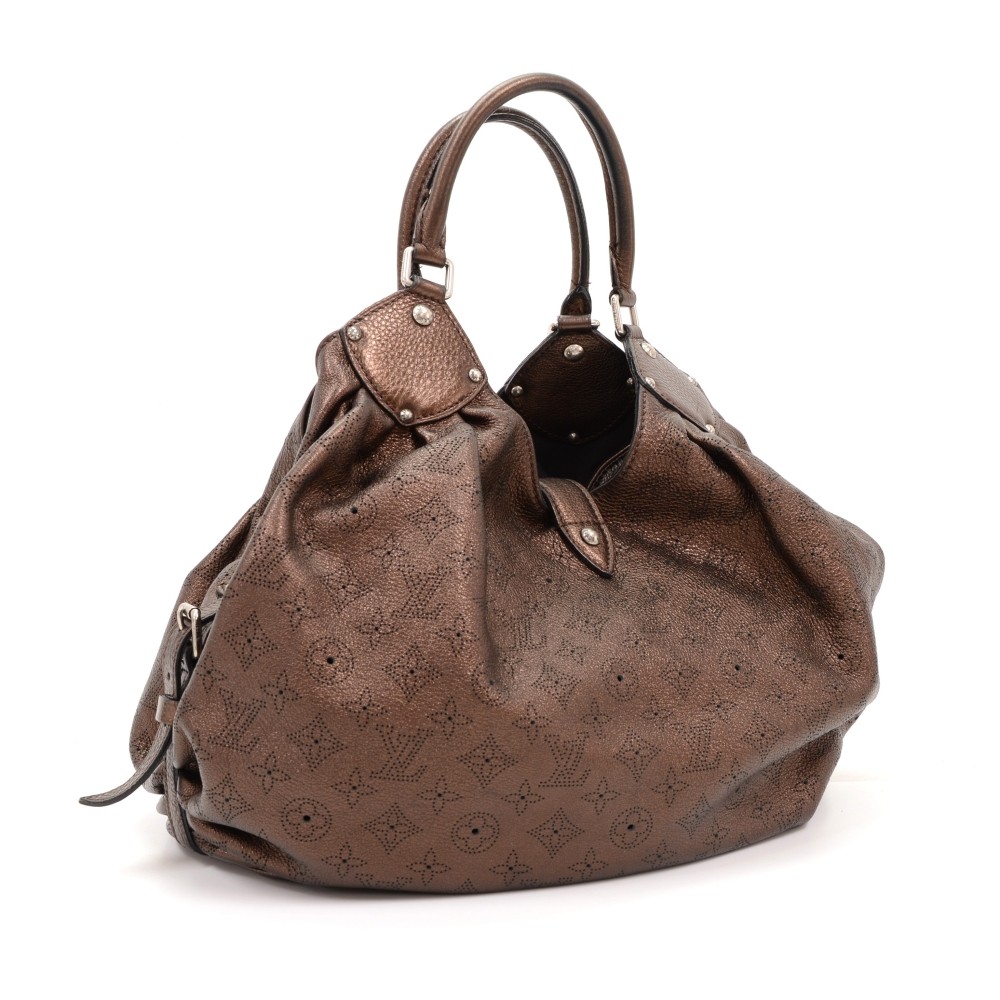 Louis Vuitton L Handbag in Brown Mahina Leather