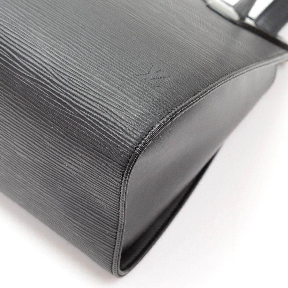 Louis Vuitton - Black Epi Leather Minuit Bag, € 750,- (6365