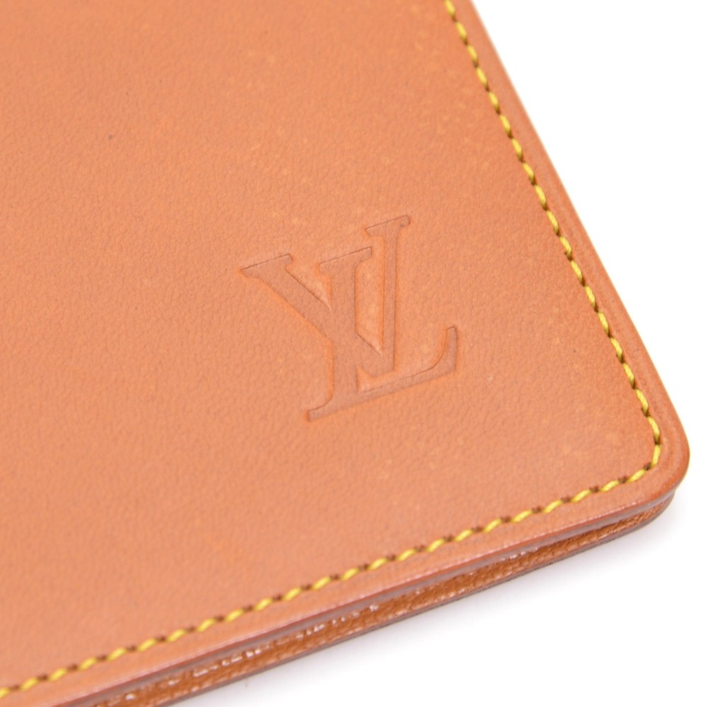 LOUIS VUITTON Nomade Accessory Pouch Beige Leather LV Auth 23599 Cloth  ref.335777 - Joli Closet