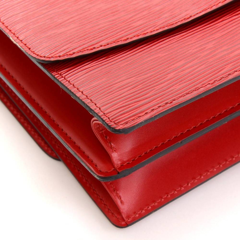 Louis Vuitton Noé Grand modele shoulder bag in red epi leather, gold  hardware For Sale at 1stDibs