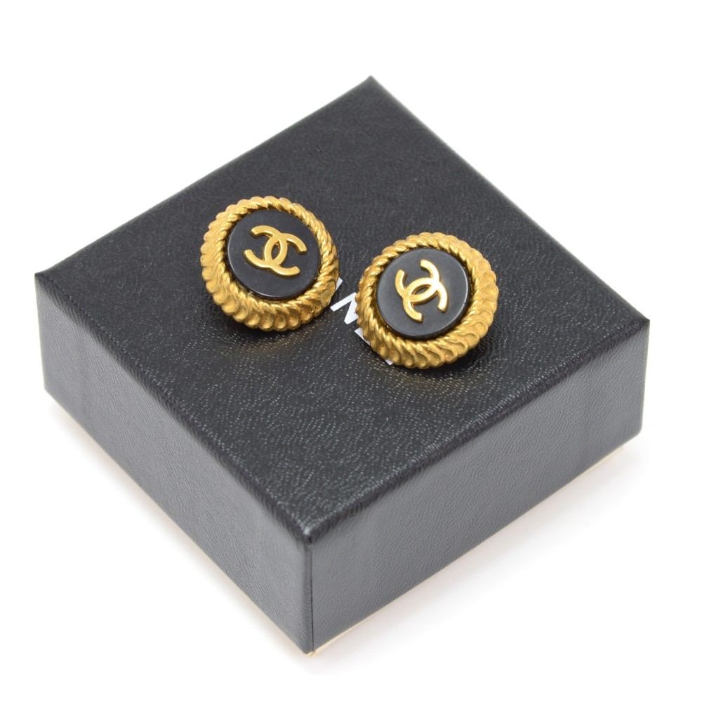 Vintage Chanel 24k Gold Stud Earring – como-vintage