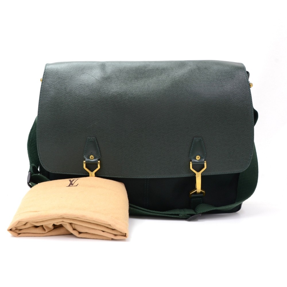 Louis Vuitton Black/Green Taiga Dersou Messenger Bag Louis Vuitton